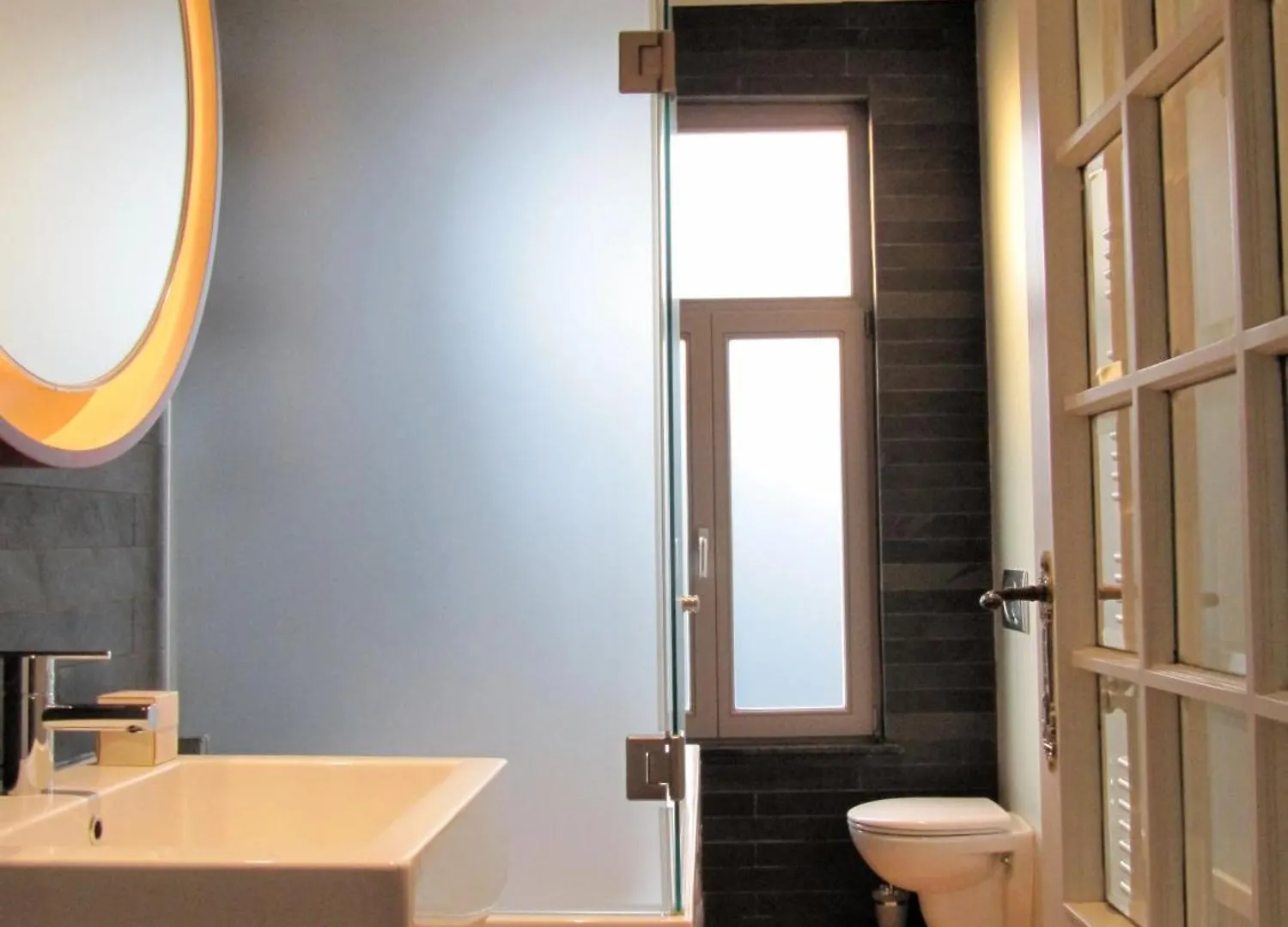 B&B Quatre20Cinq Amberes 3*,