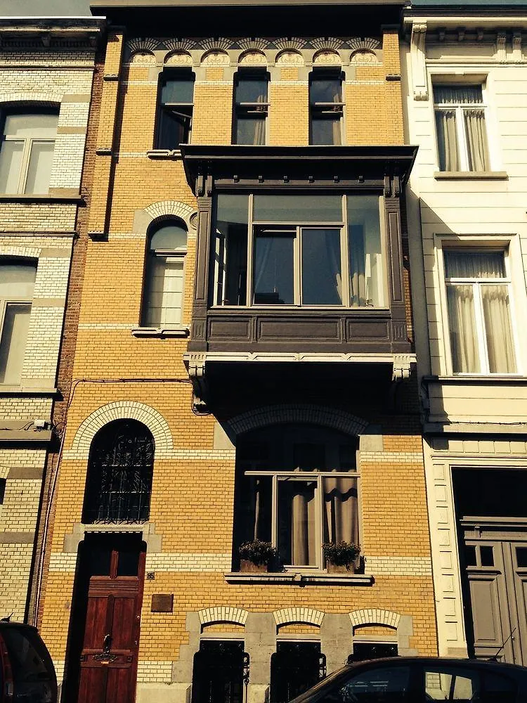 B&B Quatre20Cinq Amberes 3*,
