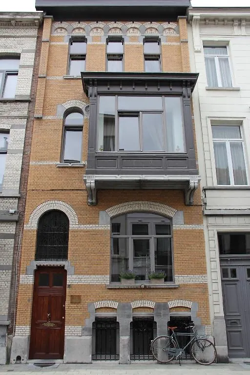 B&B Quatre20Cinq Amberes Bed and breakfast